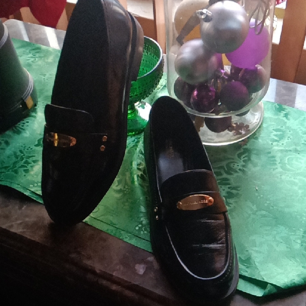 Micheal kors Black Leather women's Loafers